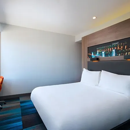 Hotel Aloft Waco Downtown Extérieur photo